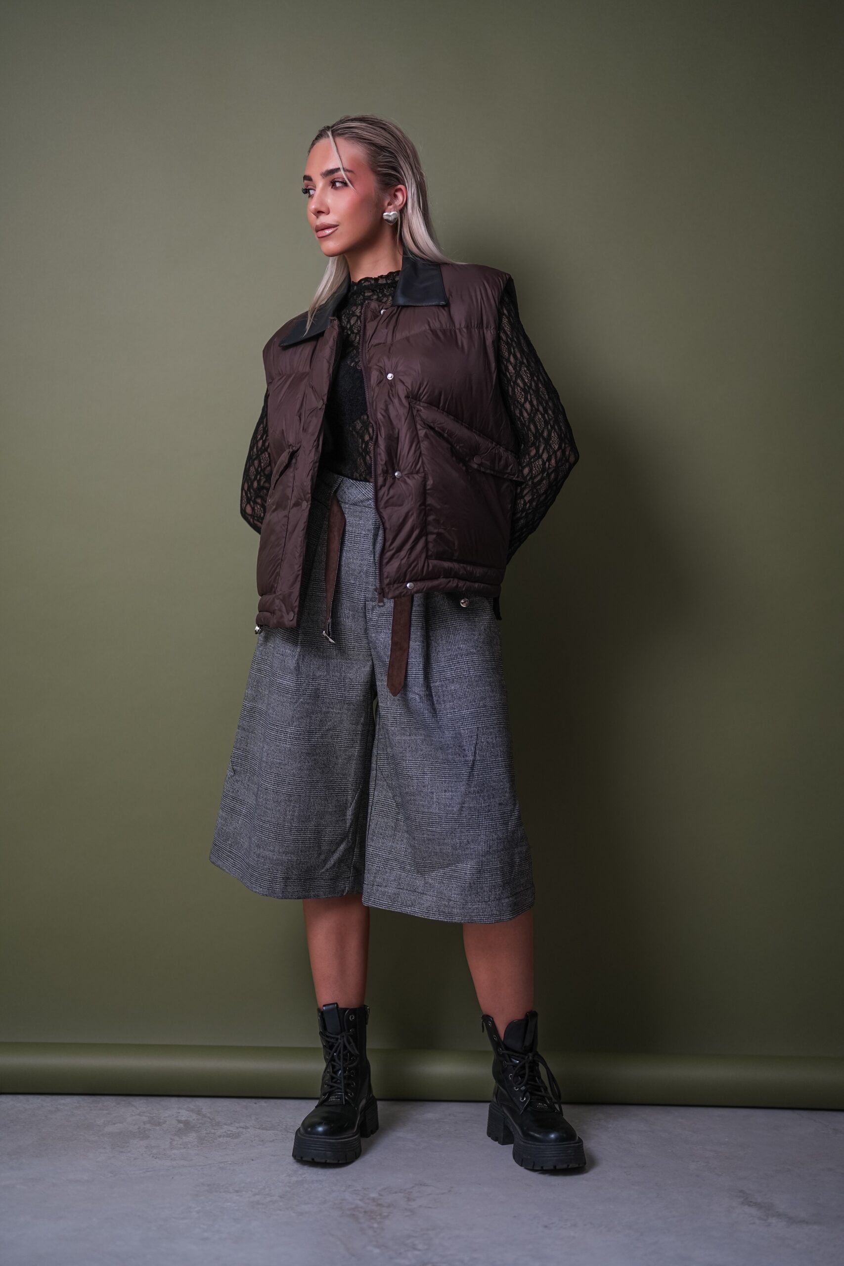 Puchowa Kamizelka z Skórzanym Kołnierzykiem Leather Collar Puff Czekoladowa