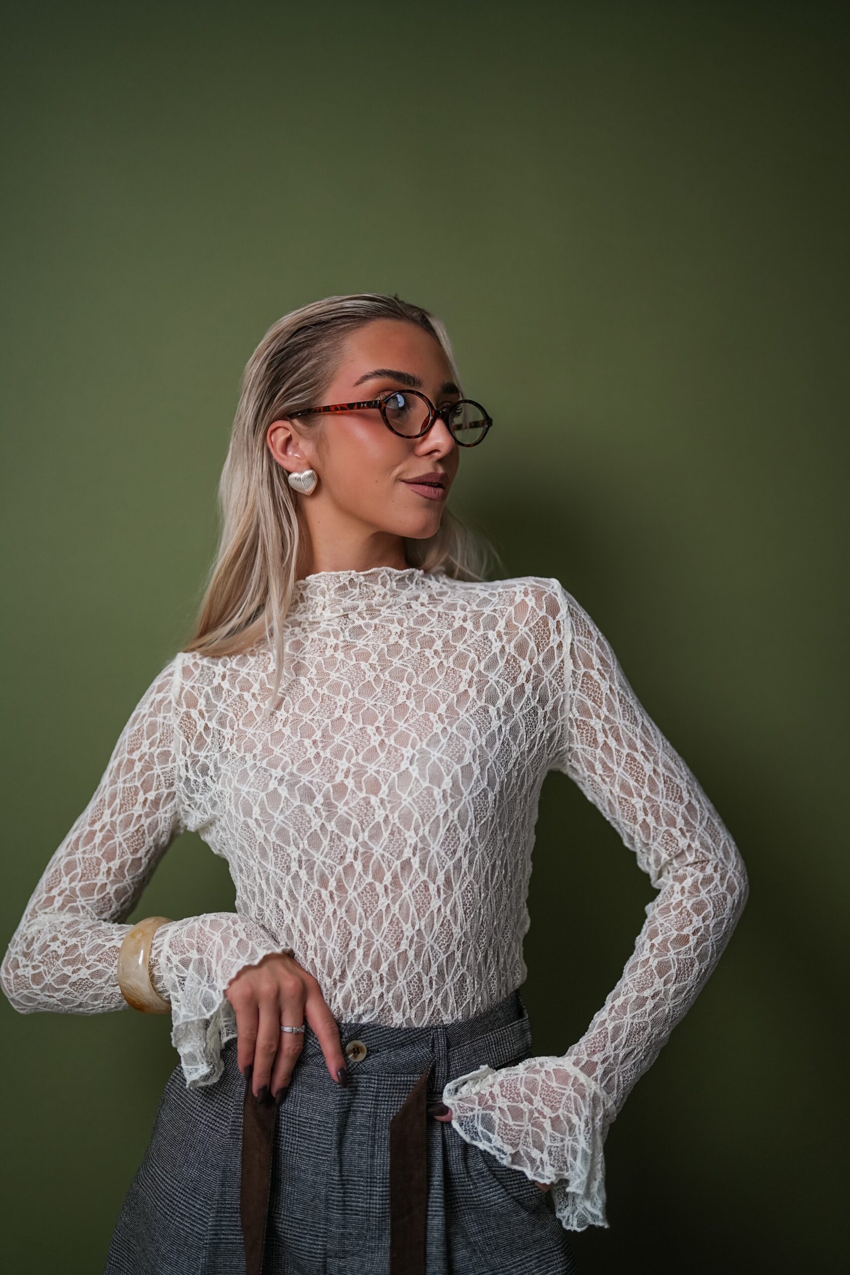 Ażurowa Bluzka z Siatki z Falbankami przy Mankiecie Lace Mesh Ecru