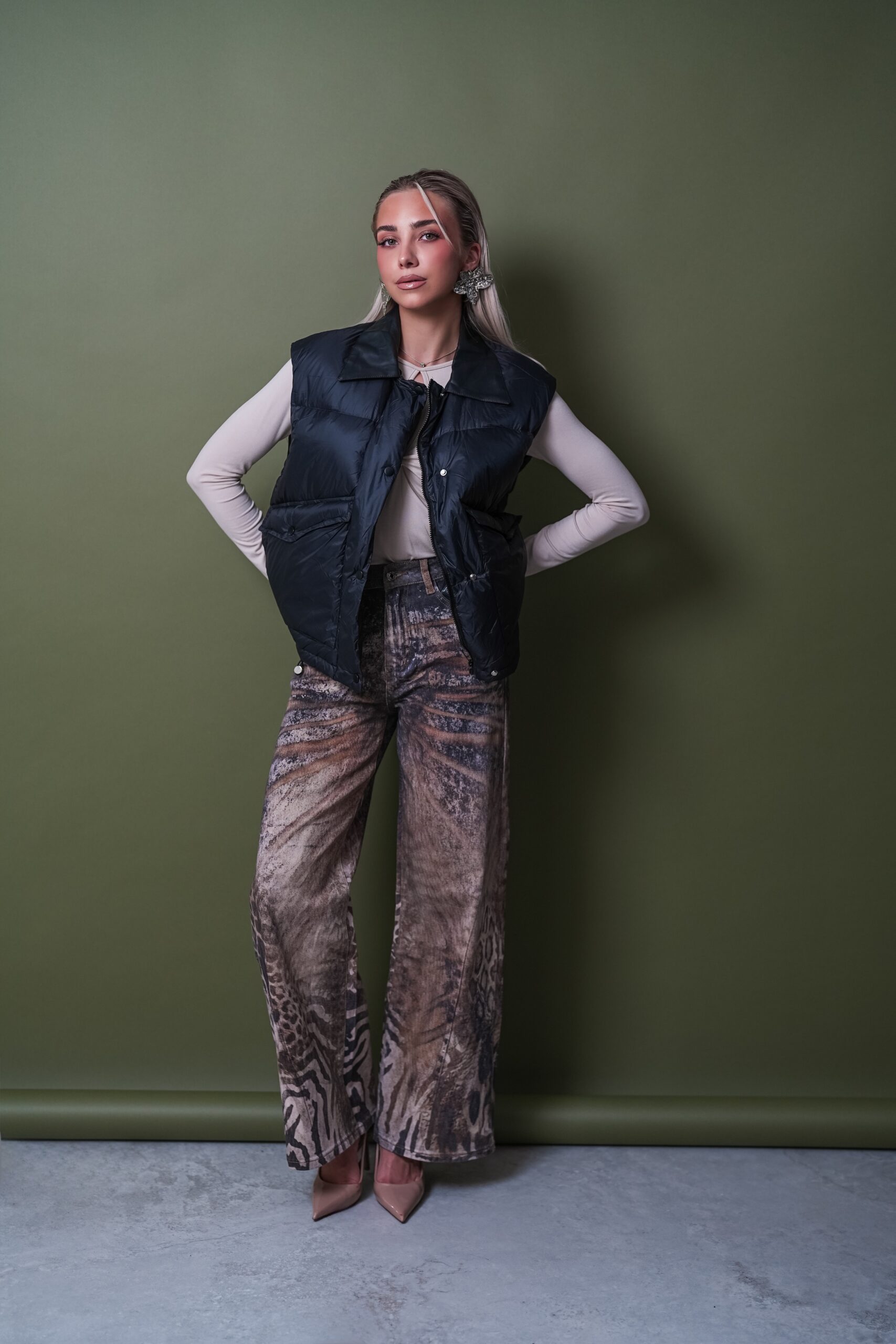 Puchowa Kamizelka z Skórzanym Kołnierzykiem Leather Collar Puff Czarna