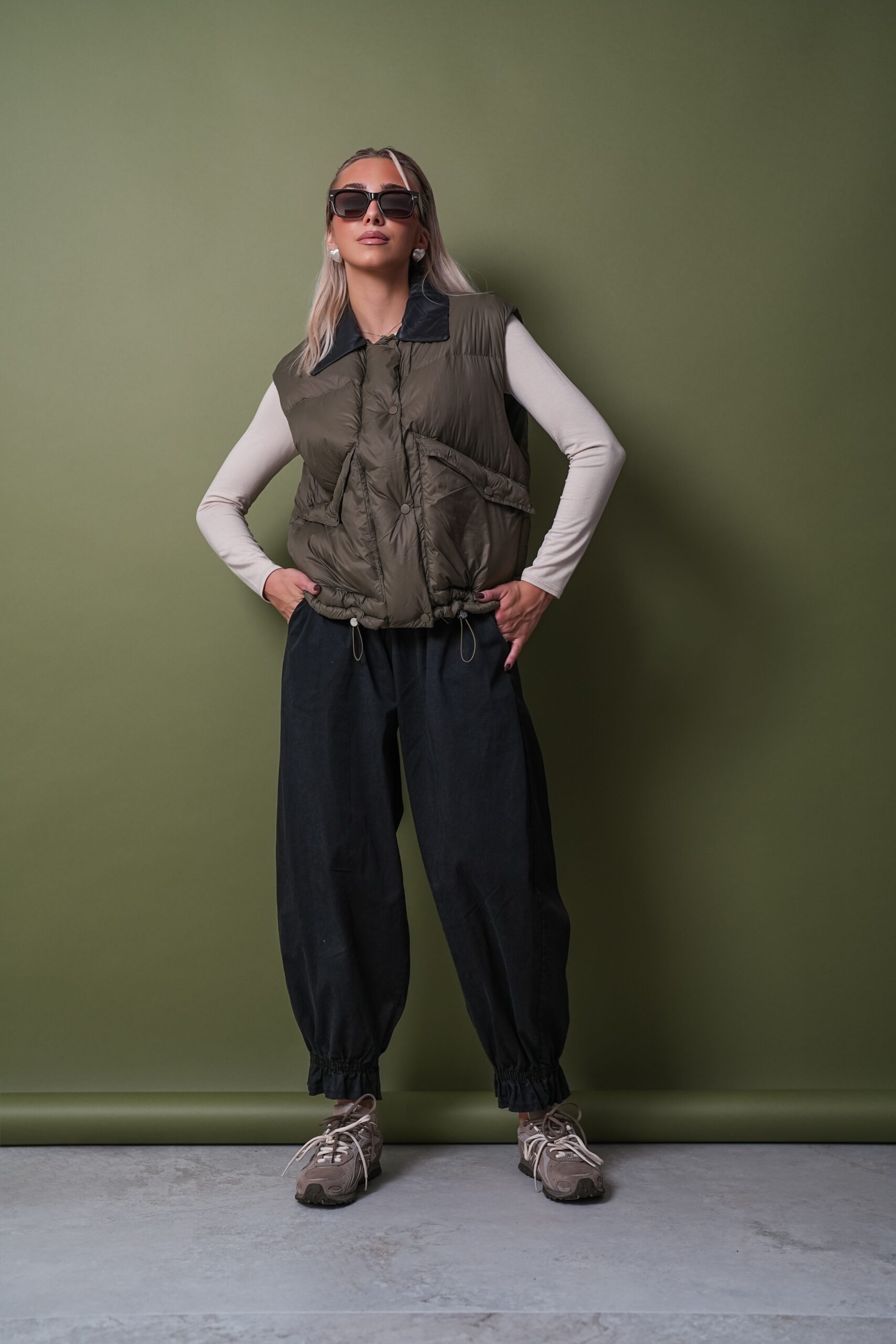Puchowa Kamizelka z Skórzanym Kołnierzykiem Leather Collar Puff Khaki